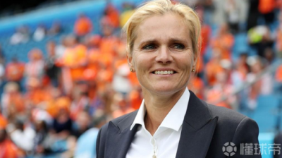 365足球比分：荷兰女足主帅威格曼明年9月取代小内维尔执教英格兰